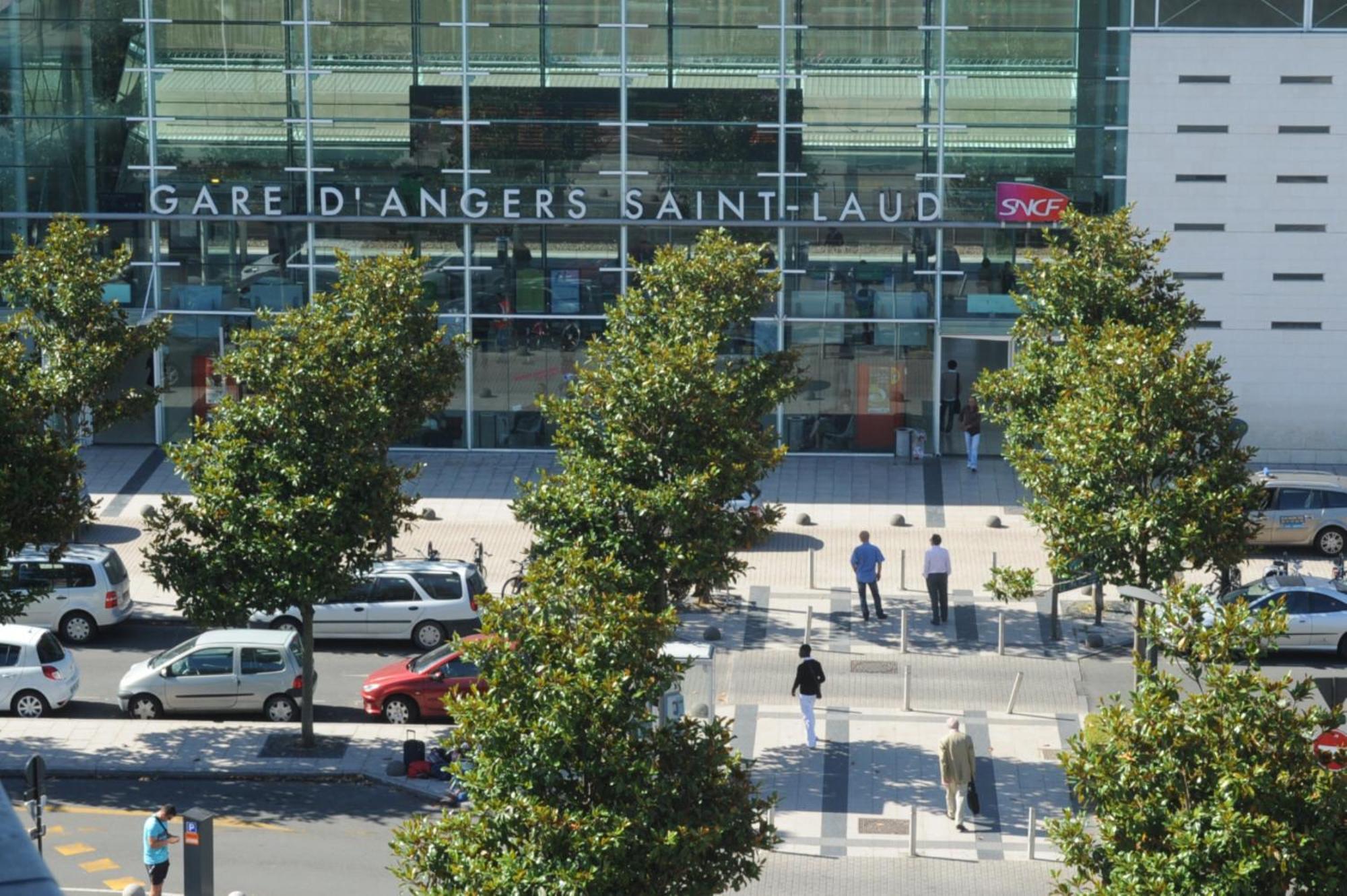 Hotel Grand De La Gare Angers